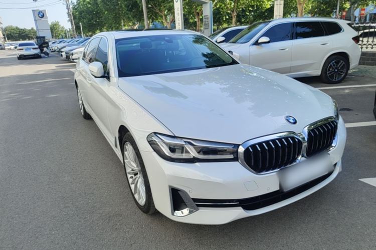 Used BMW 5 Series 2022 530Li Leading Luxury Package Front Right 45 Deg