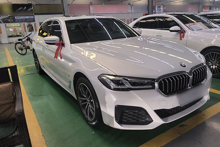Used BMW 5 Series 2022 Restyled 525Li M Sport Package Front Right 45 Deg