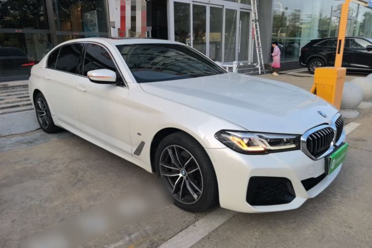 Used BMW 5 Series 2022 Second Facelift 525Li M Sport Package Front Right 45 Deg