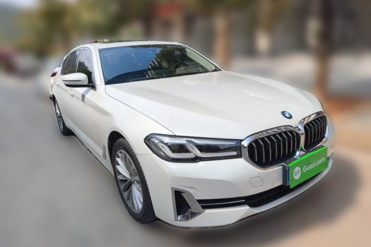 Used BMW 5 Series 2022 525Li Luxury Package Front Right 45 Deg