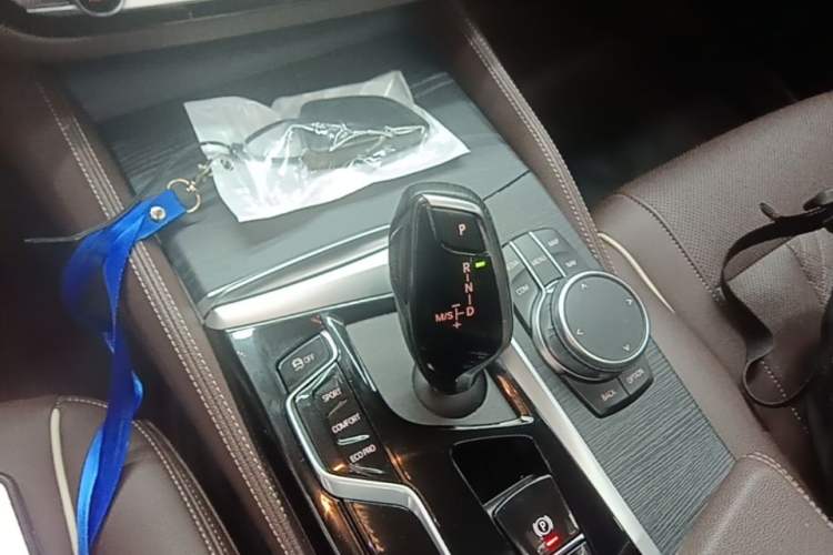 Used BMW 5 Series 2022 Second Facelift 530Li Leading Edition M Sport Package Gear Lever