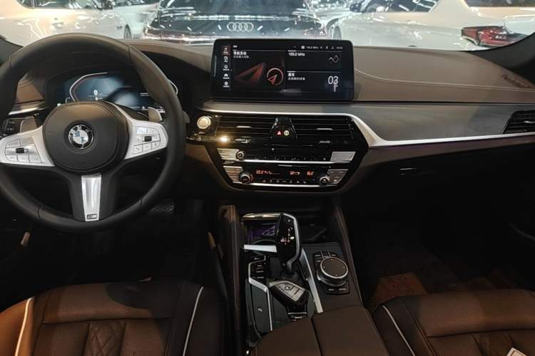 Used BMW 5 Series 2022 Second Facelift 530Li Leading Edition M Sport Package Gear Lever