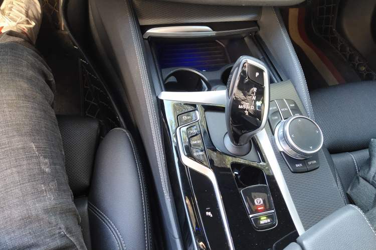 Used BMW 5 Series 2022 Second Facelift 525i M Sport Package Gear Lever