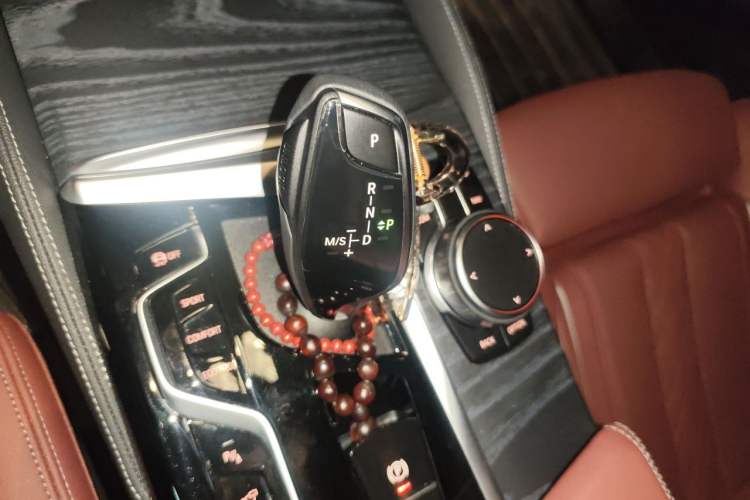 Used BMW 5 Series 2022 Revised Version 3 530Li Luxury Edition M Sport Package Gear Lever
