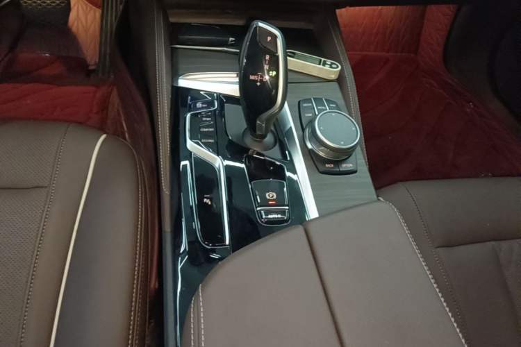 Used BMW 5 Series 2022 Updated 530Li Leading Edition Luxury Package Gear Lever