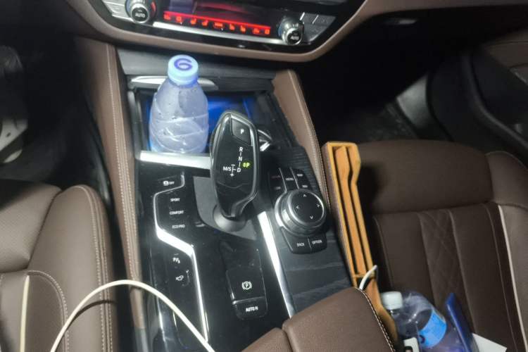 Used BMW 5 Series 2022 Second Facelift 530Li Luxury Version M Sport Package Gear Lever