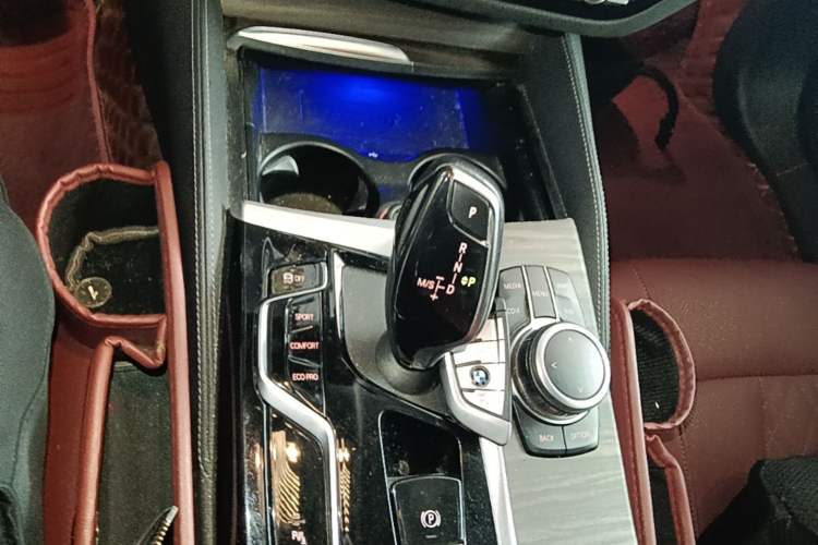 Used BMW 5 Series 2022 Updated 530Li Leading Edition Luxury Package Gear Lever