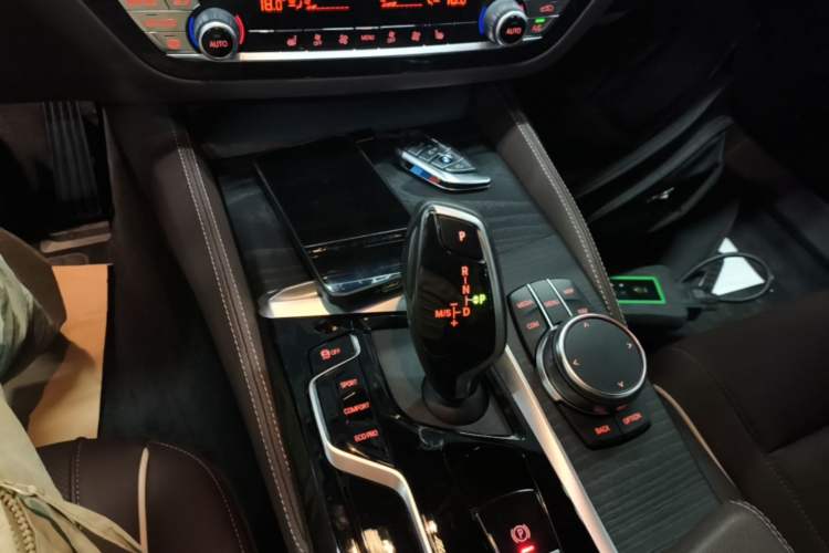 Used BMW 5 Series 2022 Second Facelift 530Li Leading Edition M Sport Package Gear Lever