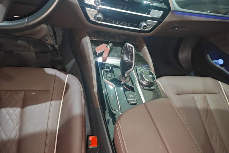 Used BMW 5 Series 2022 Second Facelift 525Li M Sport Package Gear Lever