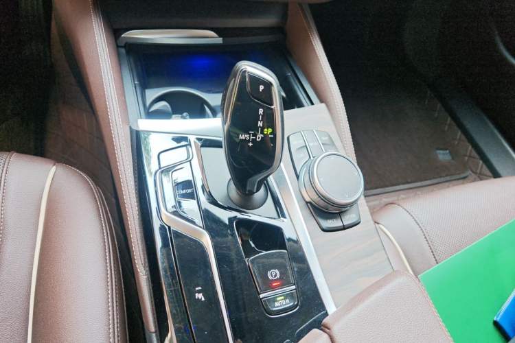 Used BMW 5 Series 2022 Updated 530Li Leading Edition Luxury Package Gear Lever