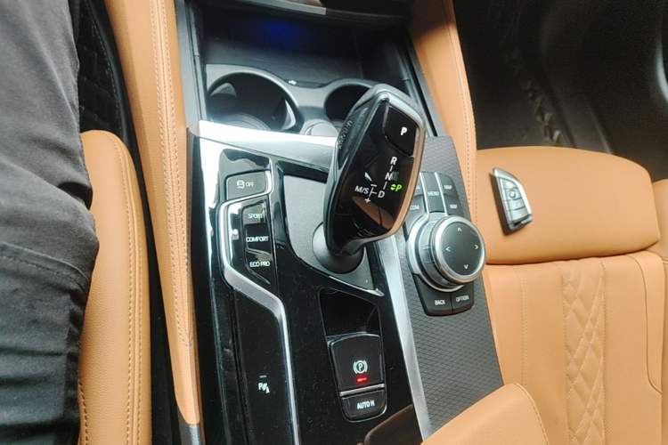 Used BMW 5 Series 2022 Updated 530i M Sport Package Gear Lever