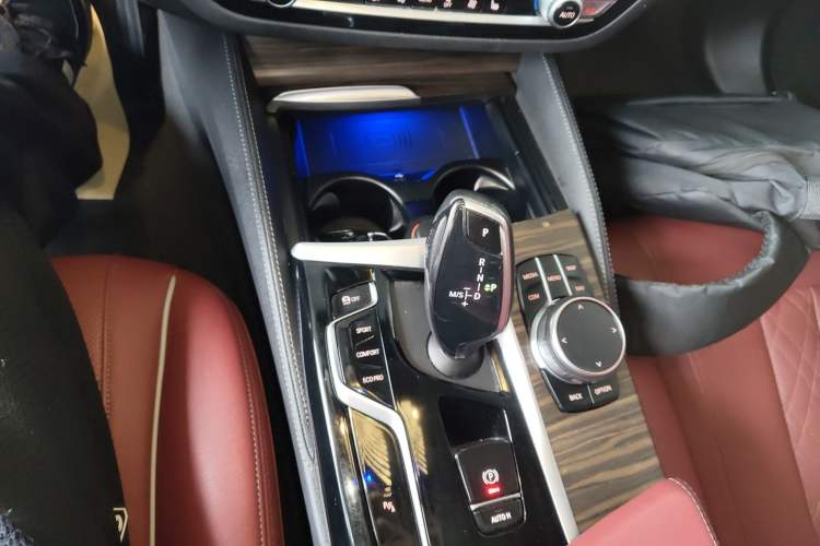 Used BMW 5 Series 2022 Second Facelift 530Li Leading Edition Luxury Package Gear Lever