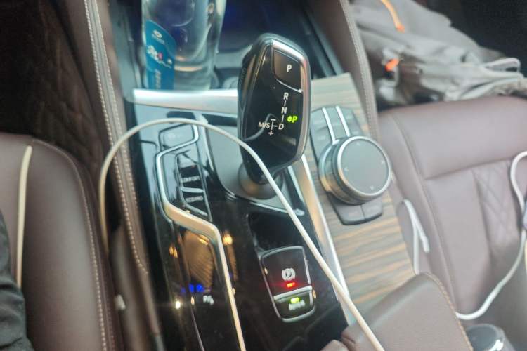 Used BMW 5 Series 2022 Second Facelift 530Li Leading Edition Luxury Package Gear Lever