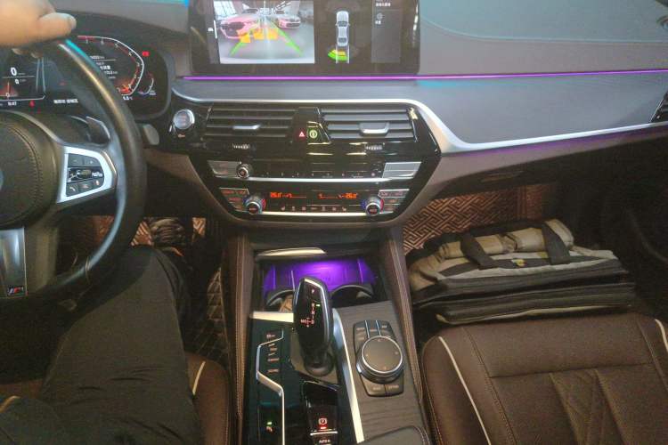 Used BMW 5 Series 2022 Second Facelift 530Li Leading Edition M Sport Package Gear Lever