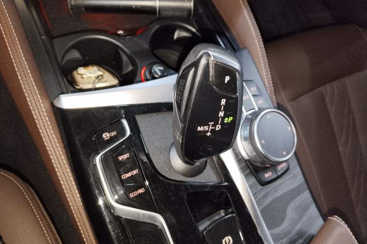 Used BMW 5 Series 2022 Second Facelift 530Li Leading Edition M Sport Package Gear Lever