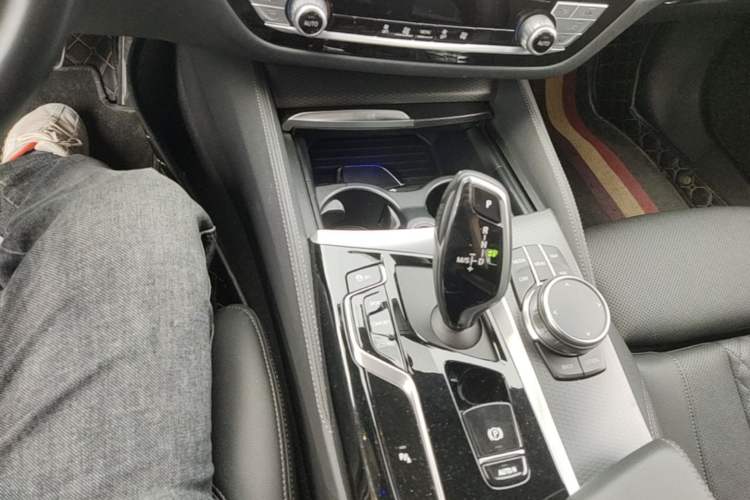 Used BMW 5 Series 2022 Second Facelift 525i M Sport Package Gear Lever