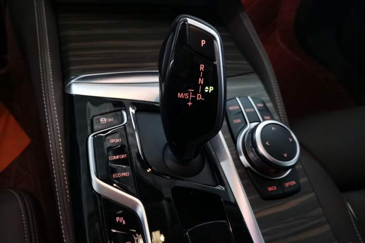 Used BMW 5 Series 2022 Second Facelift 530Li Luxury Edition Premium Package Gear Lever