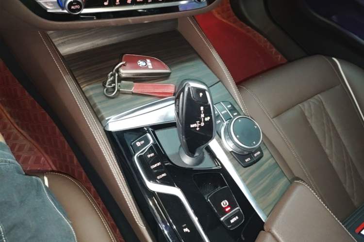 Used BMW 5 Series 2022 Restyled 530Li Leading Edition M Sport Package Gear Lever