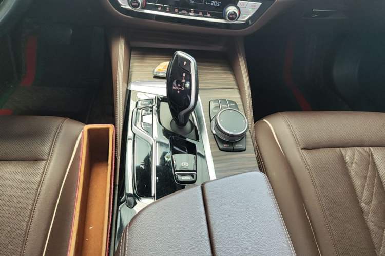 Used BMW 5 Series 2022 Updated 530Li Leading Edition Luxury Package Gear Lever