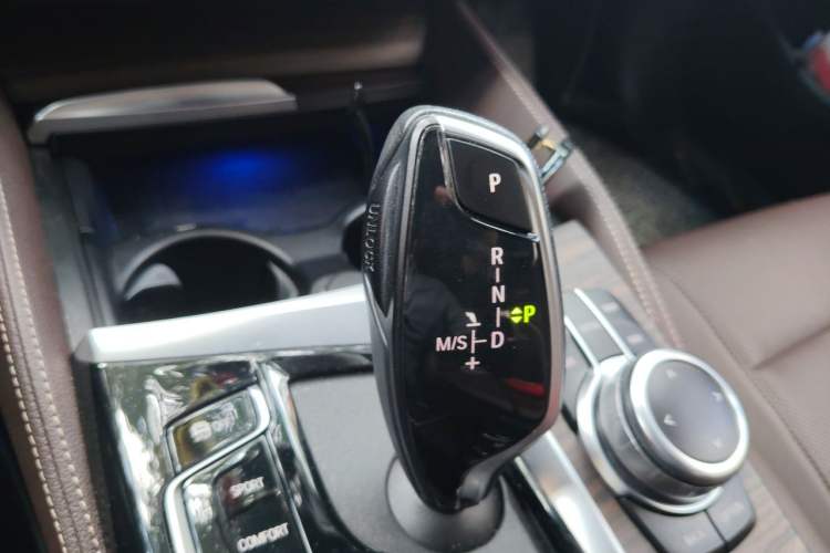 Used BMW 5 Series 2022 Second Facelift 530Li Leading Edition M Sport Package Gear Lever