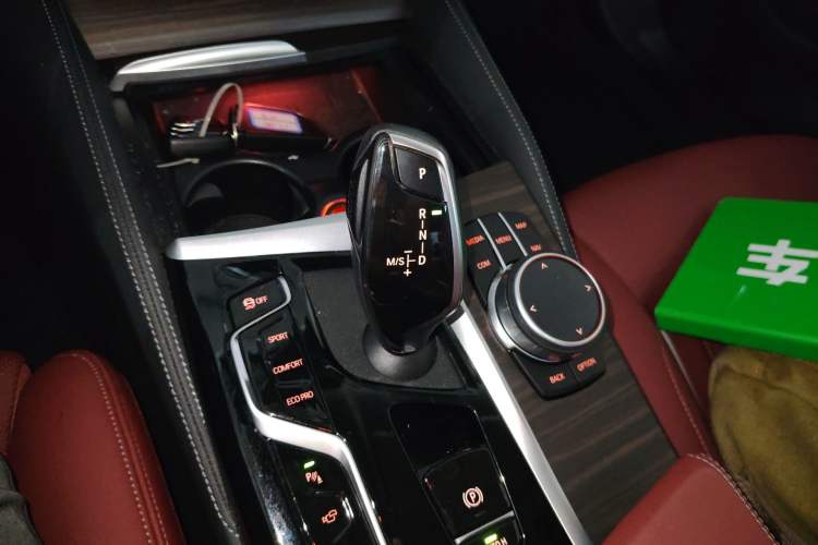 Used BMW 5 Series 2022 Second Facelift 530Li Luxury Edition Premium Package Gear Lever