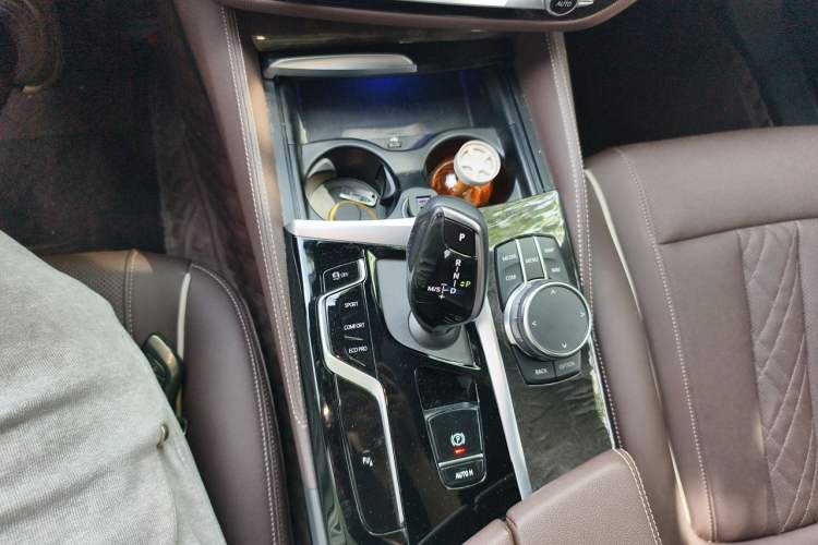 Used BMW 5 Series 2022 Second Facelift 525Li M Sport Package Gear Lever