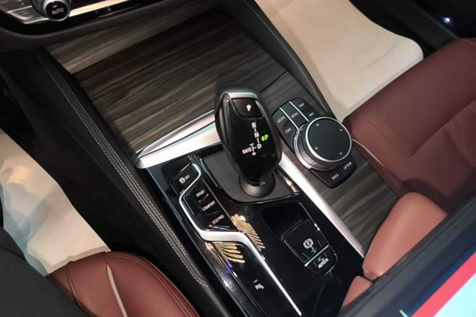 Used BMW 5 Series 2022 Updated 530Li Leading Edition Luxury Package Gear Lever
