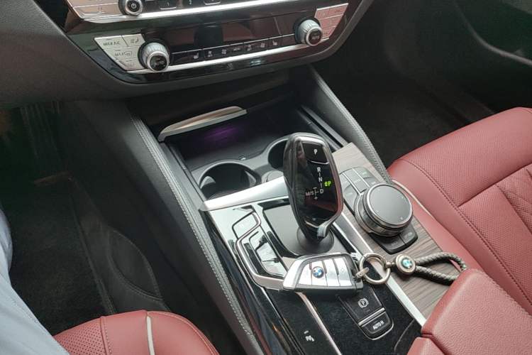 Used BMW 5 Series 2022 Second Facelift 530Li Leading Edition M Sport Package Gear Lever