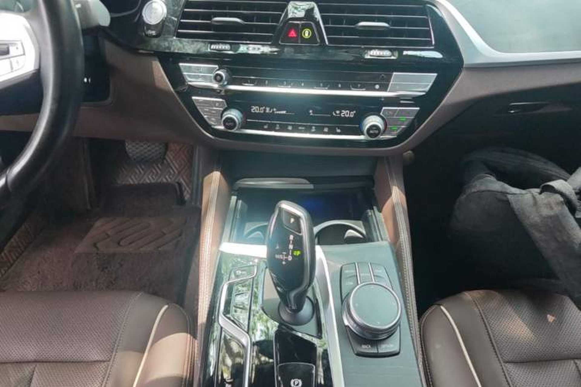 Used BMW 5 Series 2022 Second Facelift 530Li Leading Edition M Sport Package Gear Lever