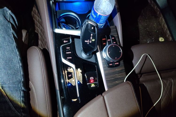 Used BMW 5 Series 2022 Second Facelift 530Li Luxury Edition Premium Package Gear Lever