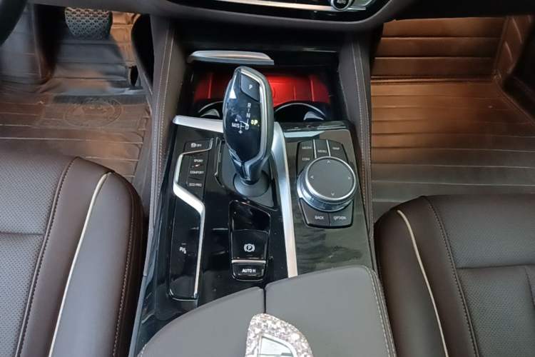 Used BMW 5 Series 2022 Second Facelift 525Li Luxury Package Gear Lever