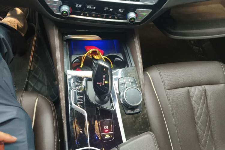Used BMW 5 Series 2022 Restyled 525Li Luxury Package Gear Lever