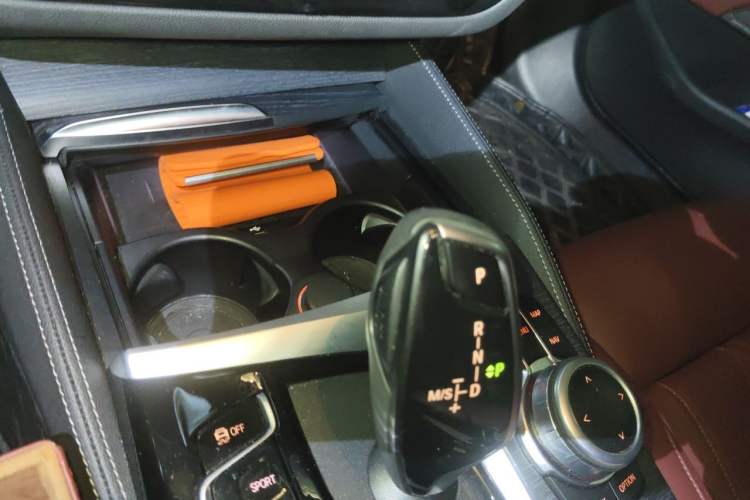 Used BMW 5 Series 2022 Second Facelift 530Li Luxury Version M Sport Package Gear Lever