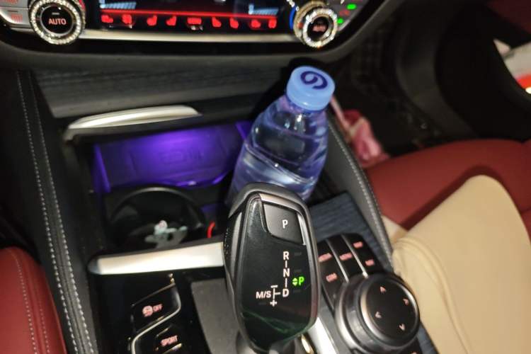 Used BMW 5 Series 2022 Second Facelift 530Li Luxury Version M Sport Package Gear Lever