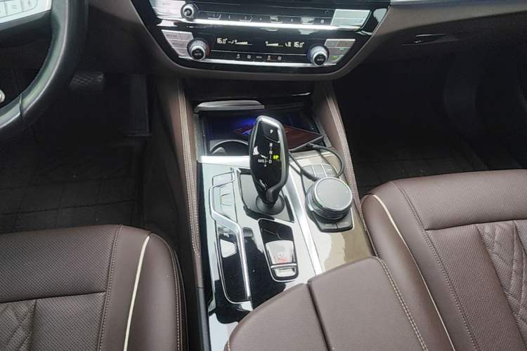 Used BMW 5 Series 2022 Second Facelift 525Li M Sport Package Gear Lever