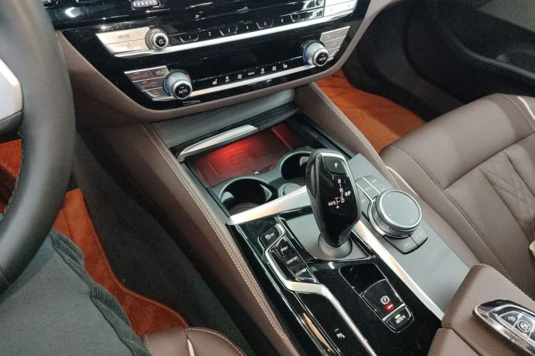 Used BMW 5 Series 2022 Second Facelift 530Li xDrive M Sport Package Gear Lever