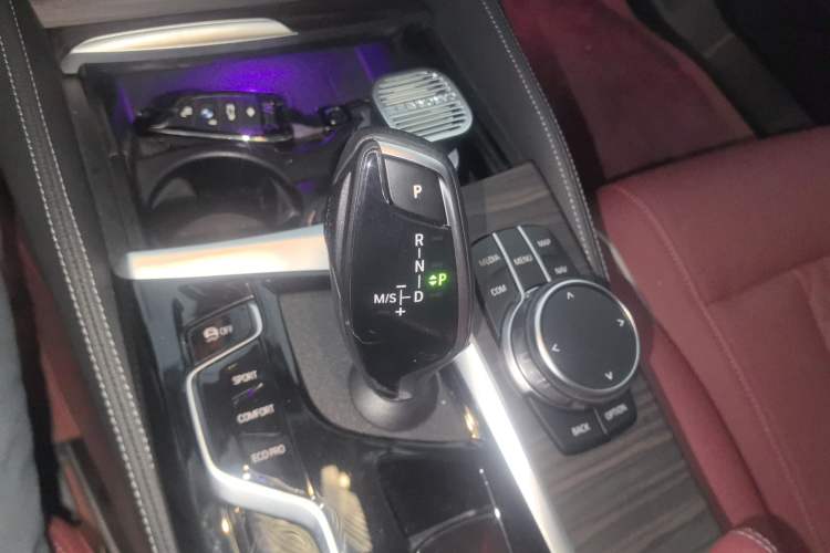 Used BMW 5 Series 2022 Second Facelift 530Li Leading Edition Luxury Package Gear Lever