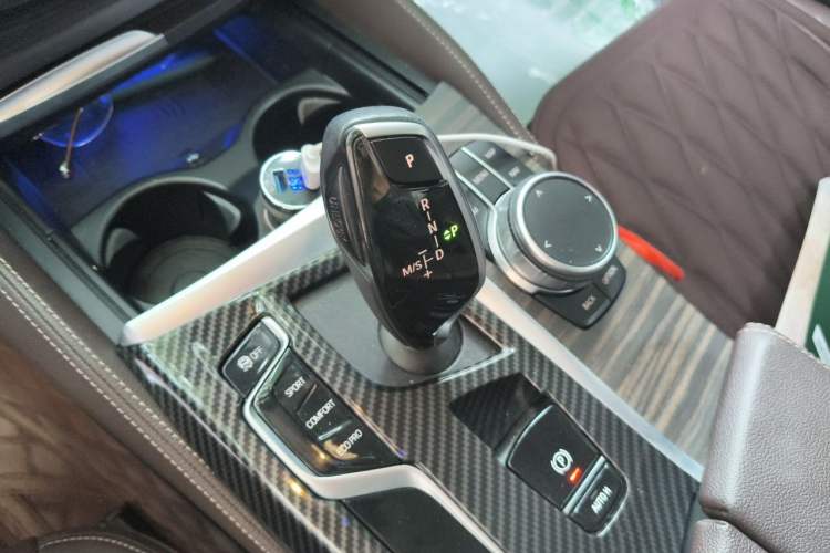Used BMW 5 Series 2022 Updated 530Li xDrive Luxury Package Gear Lever