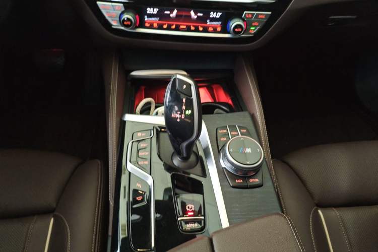 Used BMW 5 Series 2022 Revised Version 3 530Li Luxury Edition M Sport Package Gear Lever
