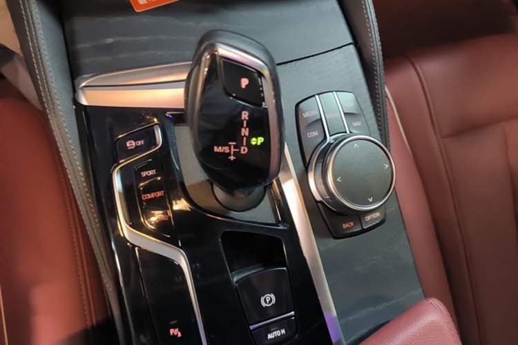 Used BMW 5 Series 2022 Second Facelift 530Li Leading Edition M Sport Package Gear Lever