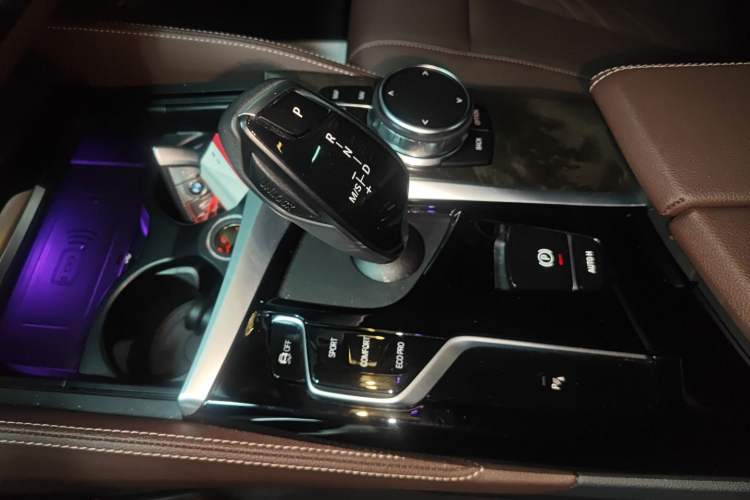 Used BMW 5 Series 2022 Second Facelift 525Li Luxury Package Gear Lever