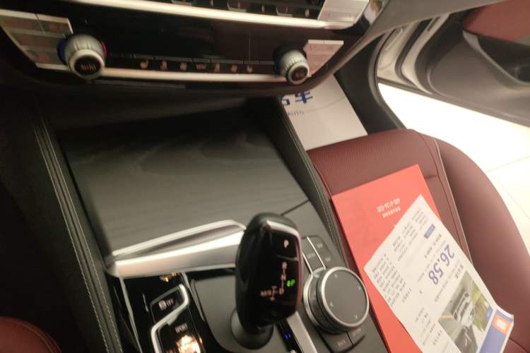 Used BMW 5 Series 2022 Second Facelift 530Li Leading Edition M Sport Package Gear Lever