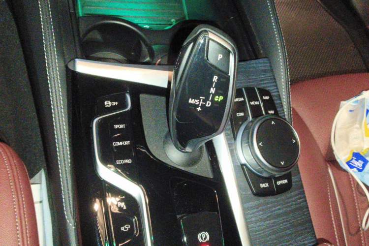 Used BMW 5 Series 2022 530Li Luxury Edition M Sport Package Gear Lever