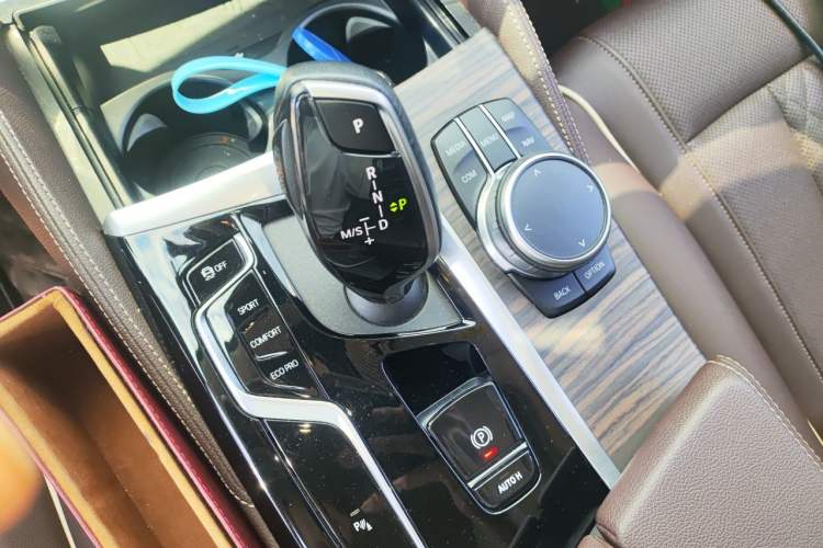 Used BMW 5 Series 2022 Updated 530Li Leading Edition Luxury Package Gear Lever