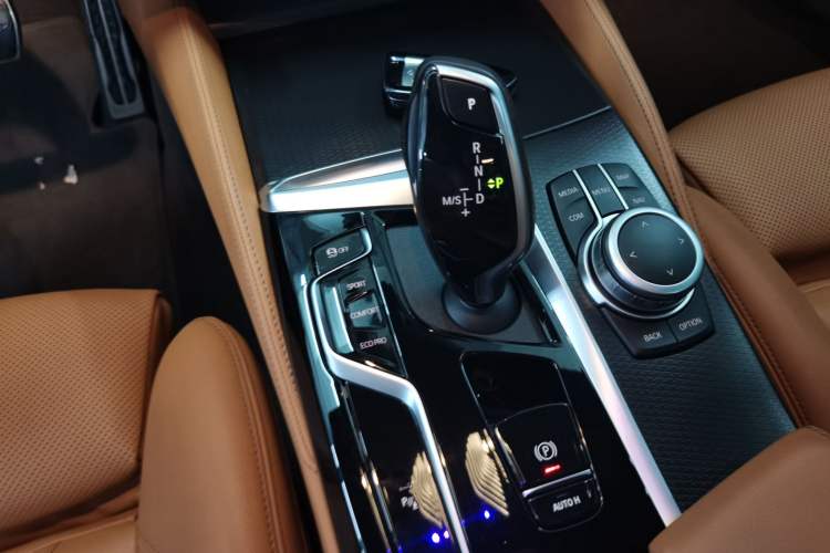 Used BMW 5 Series 2022 Restyled 525i M Sport Package Gear Lever