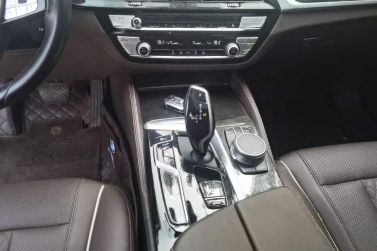 Used BMW 5 Series 2022 525Li Luxury Package Gear Lever