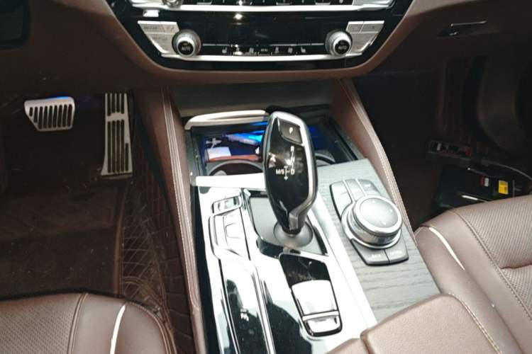 Used BMW 5 Series 2022 Restyled 530Li Leading Edition M Sport Package Gear Lever