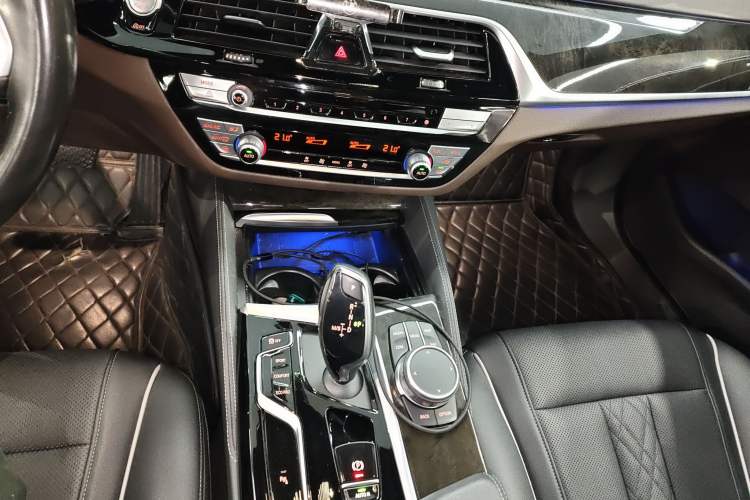 Used BMW 5 Series 2022 Restyled 525Li M Sport Package Gear Lever