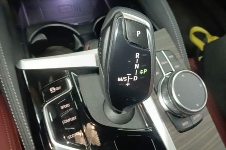 Used BMW 5 Series 2022 Second Facelift 530Li Leading Edition M Sport Package Gear Lever