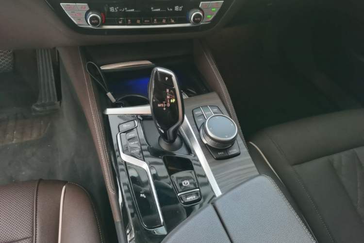 Used BMW 5 Series 2022 Updated 530Li Leading Edition Luxury Package Gear Lever